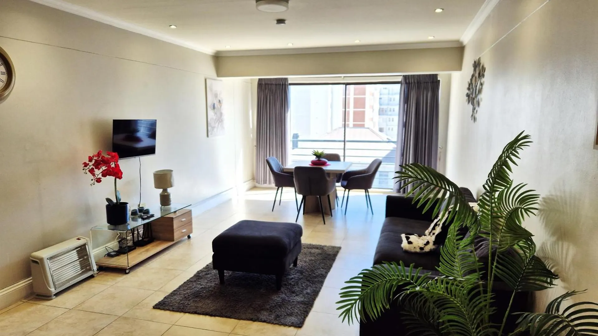 Prime Location In The Firmont, Sea Point Apartment Cape Town
